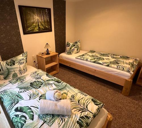 Säng eller sängar i ett rum på Ferienhaus Resys Mythenbrand