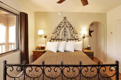 Katil atau katil-katil dalam bilik di Santa Fe Bed & Breakfast