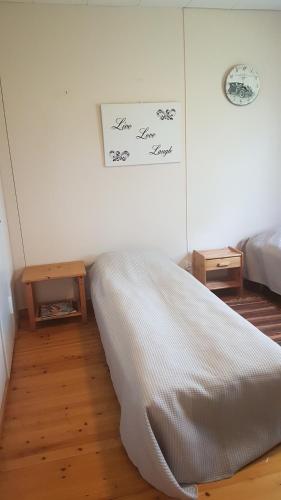 a bedroom with a bed and a sign on the wall at Wanha Kaivoskylä Mainari Oy in Kemijärvi