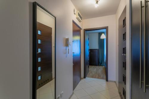 a hallway with a door leading to a room at Morza Szum Jantar TriApart in Jantar