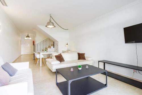 Spacious 2 Bed Duplex in Aloha Gardens close to Puerto Banus