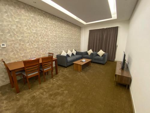 Uma área de estar em Days Inn By Dahlia - Furnished Apartments - Al Jahra