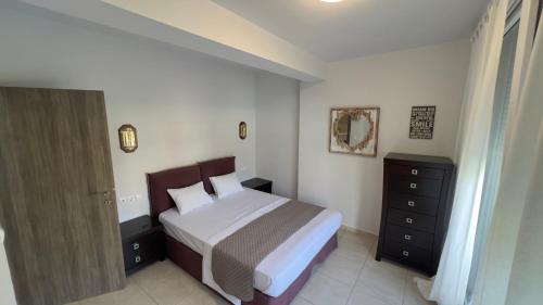 Ένα ή περισσότερα κρεβάτια σε δωμάτιο στο EllinFos Apartments