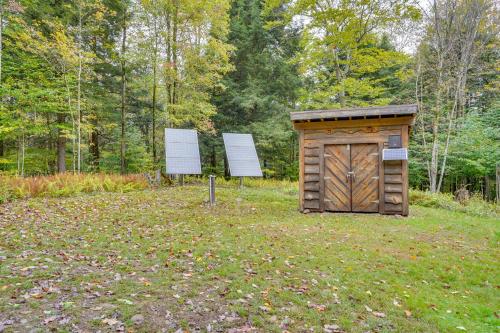 Jardín al aire libre en Constantia Cabin Escape More Than 2 Mi to Lake Oneida