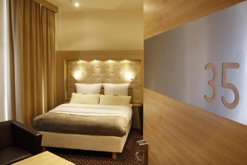 Hotel Villa Will tesisinde bir odada yatak veya yataklar