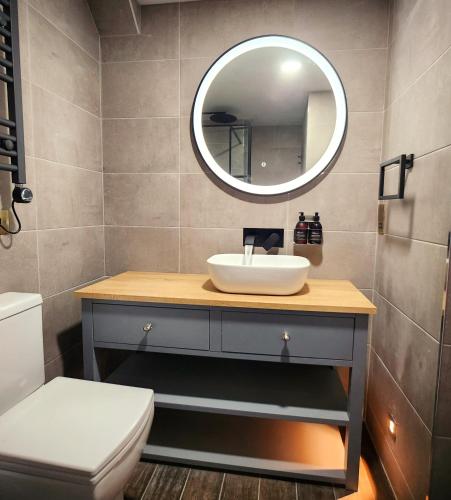 Un baño de Pinnacle Suites Hotel