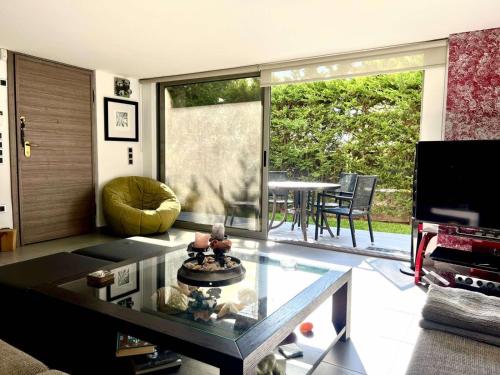 Glyfada's Luxury Apartment