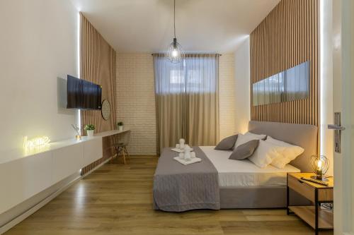 Imperium House - appartamento con giardino privato, 3 minuti da Metro Piazza Bologna, A-C,