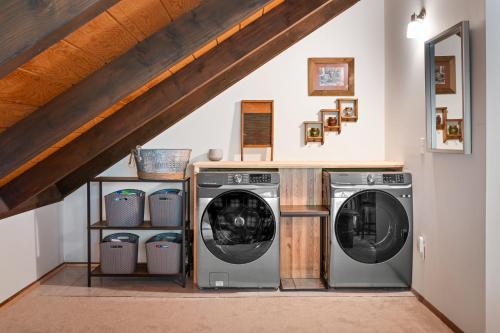 a laundry room with two washer and dryer at No Dog Fees - Dog Friendly 3BR 2BA with Loft and Mountain Views - Near Bryce Resort in Basye, VA in Basye