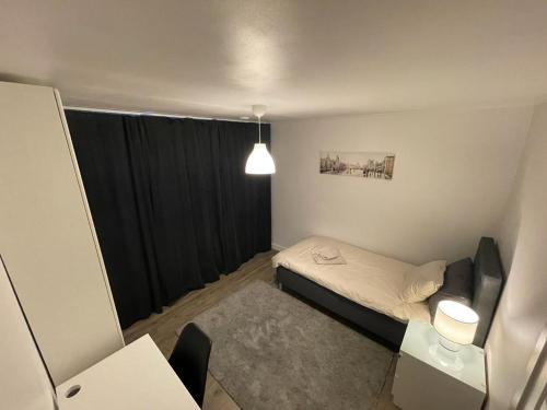 a small room with a small bed and a desk at Noah Longstay Liljanstorpsvägen in Västerås