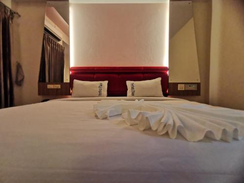 Cama o camas de una habitación en เพอร์เฟลคเพลช (Perfect Place Hotel)