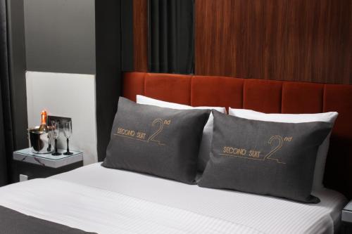 Ένα ή περισσότερα κρεβάτια σε δωμάτιο στο Second Suit Hotel