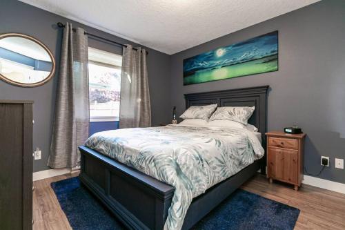 Ένα ή περισσότερα κρεβάτια σε δωμάτιο στο Great 1-bedroom Suite Near Downtown Langford