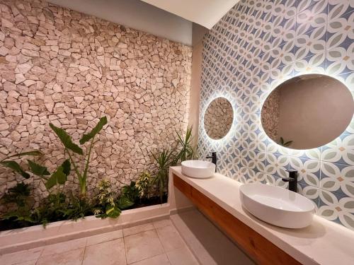 Dream Vacation Home 4 Bed 2 Pools 2 Kitchens
