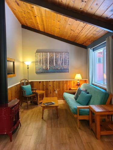 a living room with a couch and a table at Fern River Resort in Felton