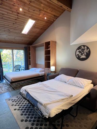 a bedroom with two beds and a couch at Shorewater Resort in Qualicum Beach