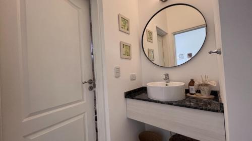 a bathroom with a sink and a mirror at Depto SomoS in Colón