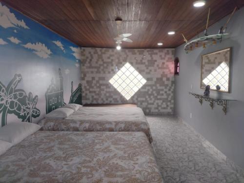 A bed or beds in a room at Recanto dos Loureiros