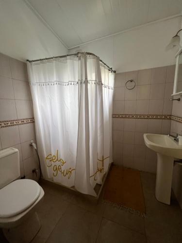 a bathroom with a toilet and a sink at CASA ARENA en la Rambla, frente a la playa ,para 4 personas in Colonia del Sacramento