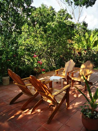 Taman di luar Finca con forma de castillo y piscina en Sopetrán