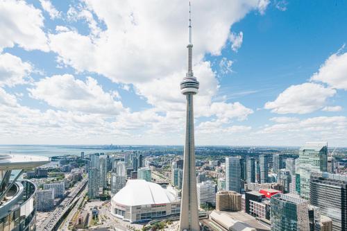 a view of the toronto skyline with the cn tower at Beautiful Luxurious Modern Condo With Breathtaking Views in Toronto