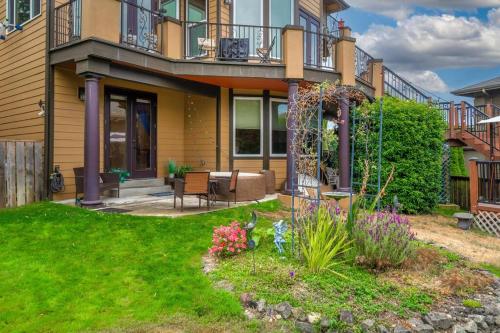 a house with a garden in front of it at Villa Luna in Gig Harbor
