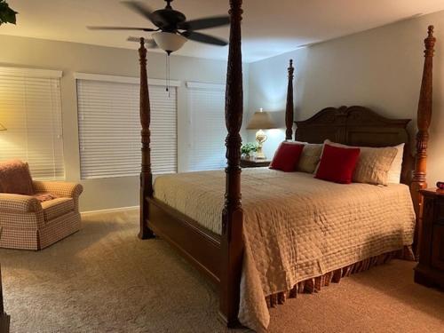 a bedroom with a bed and a ceiling fan at Luxury Wine Paradise 5Bd House-Murrieta CA in Murrieta