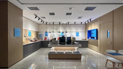 Телевизор и/или развлекательный центр в Holiday Inn Express Dandong City Center by IHG