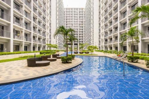 Piscina en o cerca de Shore 2 Residences 1BR Deluxe Room in MOA Complex