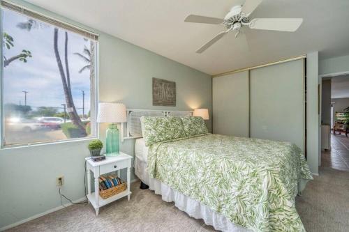 Postel nebo postele na pokoji v ubytování Hale Kamaole 7-169- Ground floor, ocean view, updated Kihei gem