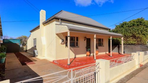 Charles Rasp Motor Inn & Cottages, Broken Hill (updated prices 2025)