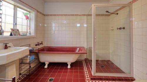 Charles Rasp Motor Inn & Cottages, Broken Hill (updated prices 2025)