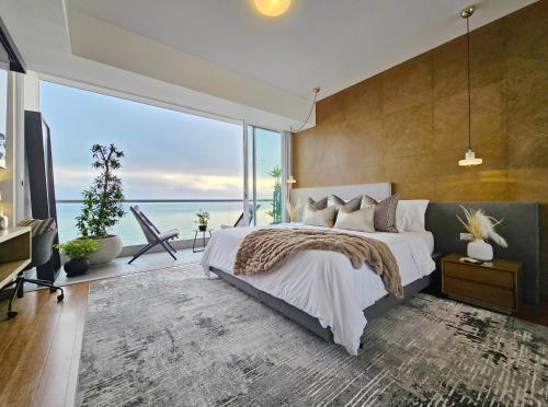 a bedroom with a large bed and a large window at Penthouse Waterfront Private Pool in Lima