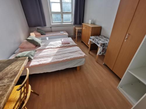 Ένα ή περισσότερα κρεβάτια σε δωμάτιο στο LargeResidence 5-Bed 11 persons Apartment in Kotka