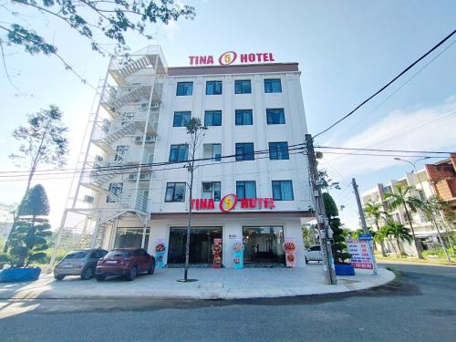 a white hotel with a sign on top of it at khách sạn tina 5 in Can Tho