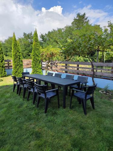 Taman di luar Shekerdejiiski guest house bansko