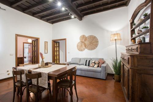 Trevi Fountain House Deluxe