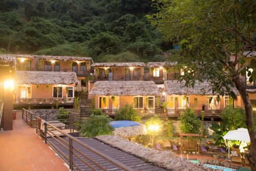 a view of the hotel at night at Catba Oasis Bungalows in Cat Ba