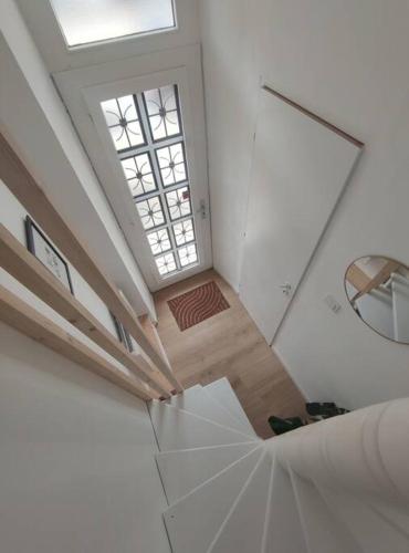 - une vue sur le plafond dans l'établissement Le Studio, à Saint-Gilles