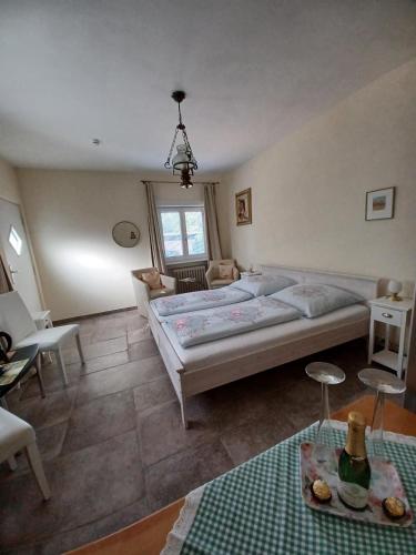 Villa Romy mit 3 Gästezimmerにあるベッド