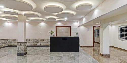 a large room with a ceiling with domes at De Crown Luxury Hotel in Kākināda