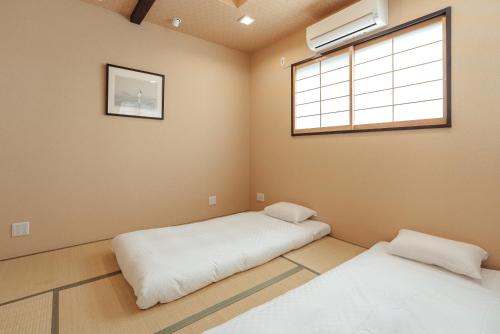 Cama o camas de una habitación en 谷町君 星屋 神泉ノ宿 二条城