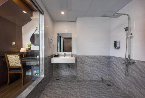 a bathroom with a sink and a shower at CatBa Green Pearl Hotel in Cat Ba