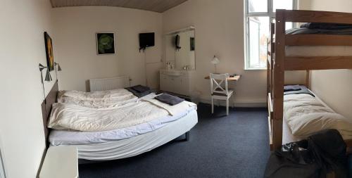 Katil atau katil-katil dalam bilik di Grenaa Hostel