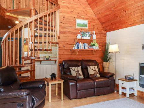 Ruang duduk di Trout River Retreat
