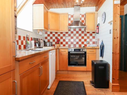 Dapur atau dapur kecil di Trout River Retreat