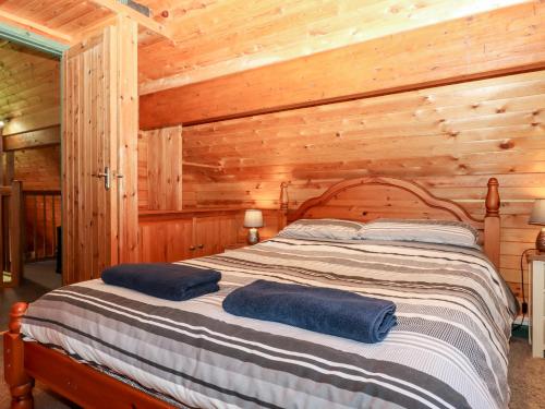 Katil atau katil-katil dalam bilik di Trout River Retreat