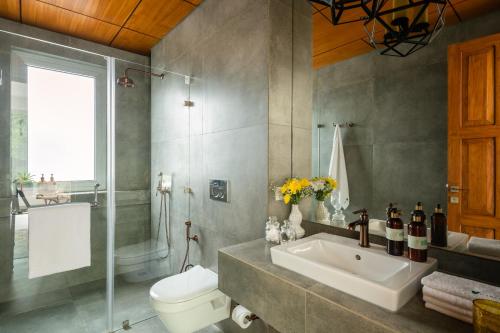 Kylpyhuone majoituspaikassa La Meira Estate