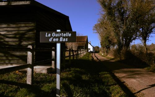 a sign that says la guillemot of an exam pass at La Guirtelle in Lainsecq