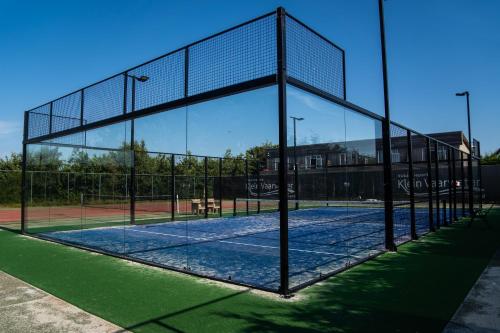 a tennis court with two tennis courts at Vakantiepark Klein Vaarwater in Buren